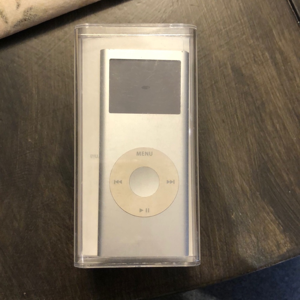 Apple Silver Nano Second Generation iPod 2gb